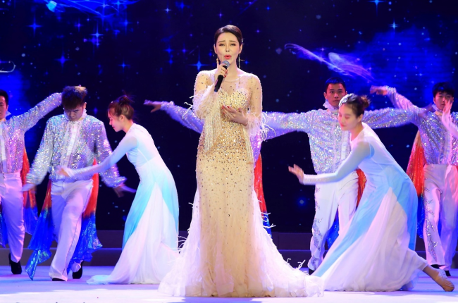中华网文化频道青年歌唱家石梅用音乐讲好中国故事
