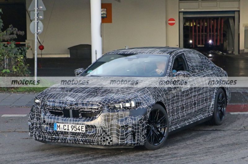 BMW全新M5渲染图曝光 搭插混动力/2023年亮相